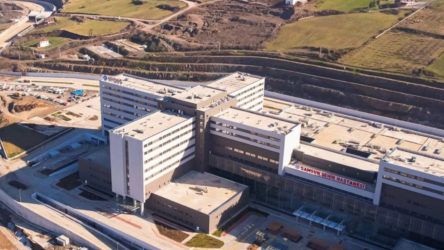 Yapımı 13 milyar TL'yi bulan Samsun Şehir Hastanesi'nde tavanlardan su akıyor