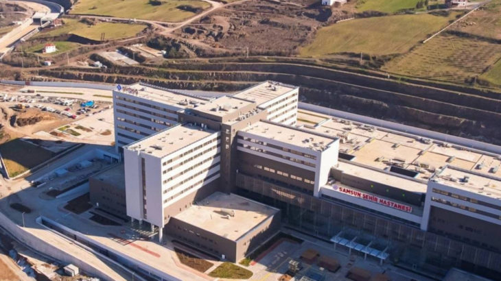 Yapımı 13 milyar TL'yi bulan Samsun Şehir Hastanesi'nde tavanlardan su akıyor