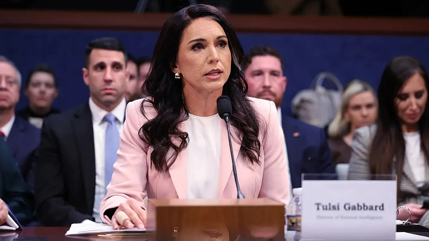 Trump’ın istihbarat direktörünü tarikat lideri yönlendirdi iddiası