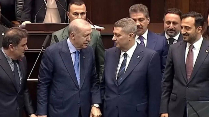 Rozetini Erdoğan taktı: İyi Parti'den istifa eden vekil AKP'ye katıldı