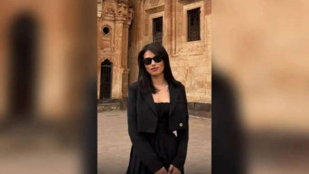 Irmak öğretmenin cenazesinde sendikaya tepki: Eğitim Bir Sen’e ait çelenk cami avlusundan çıkarıldı