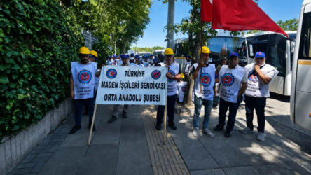 Doruk Madencilik işçileri, bakanlık önünde