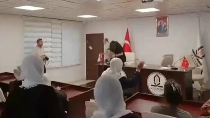 Dem Parti'den ihraç edilmişti: Kızıltepe Belediye Başkanı'na yumurtalı protesto
