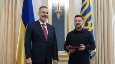 Ülkeye olağanüstü hizmetlerde bulunanlara veriliyor: Zelenski'den Hakana Fidan'a 