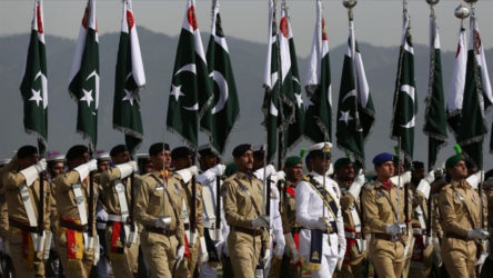 Pakistan'dan, İran'a saldırılar devam ederken Suudi Arabistan'a dev askeri sevkiyat