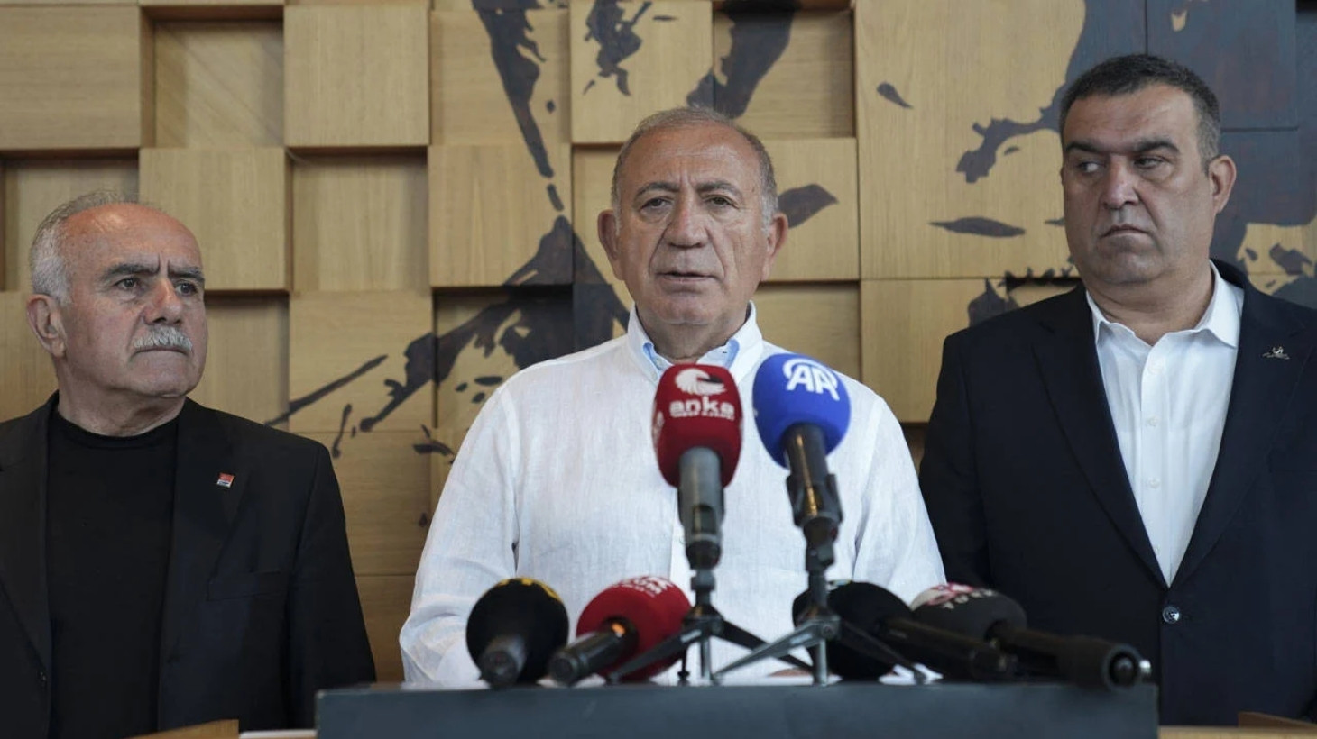 Gazeteci Yavuz Oğhan'dan CHP'li Gürsel Tekin hakkında suç duyurusu