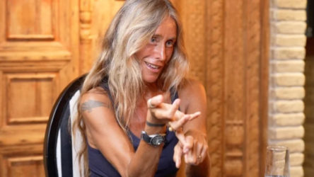 Bennu Gerede 'müstehcenlik' suçlamasıyla gözaltına alındı