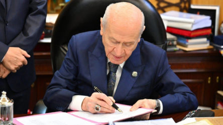 Devlet Bahçeli, çerçeve yasa teklifini imzaladı