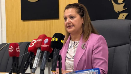 CHP'den AKP'ye geçen Burcu Köksal, Yeni Parti grubuna söz vermedi