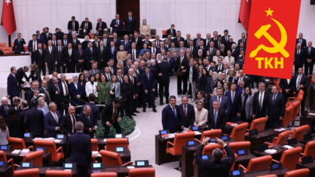 Komünistler diyor ki: AKP, anayasanı al da git!