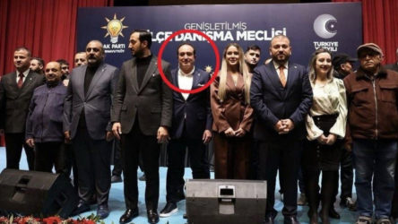 Butlancılar tarafından ilçe başkanı olarak atanan Savaş Aras, 8 ay önce AKP rozeti takmış