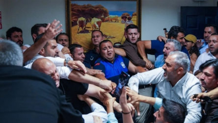 CHP kendi meclis üyelerinin AKP'ye oy verdiği seçim için iptal başvurusunda bulundu