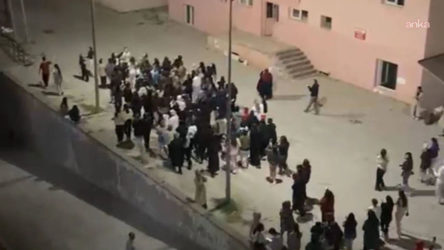 Hakkari'de öğrenciler yurtlardaki su kesintisini protesto etti