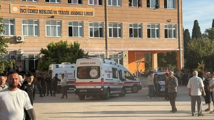 Manisa'nın Turgutlu ilçesinde okula silahlı sladırı: Bir öğrenci hayatını kaybetti