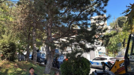 Gülensu Mahallesi'nde yurttaşlar çocuk parkına baz istasyonu yapılmasına karşı eylemde