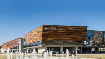 Adana'da Çukurova Belediyesi'ne operasyon