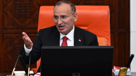 AKP'li Bekir Bozdağ TBMM Başkanvekilliği görevinden istifa etti