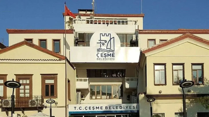 Çeşme Belediyesi'ne operasyon: Başkan Yardımcısı Emre Can Durmaz gözaltına alındı