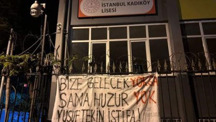 İstanbul'da Yusuf Tekin'i protesto eden iki genç gözaltına alındı