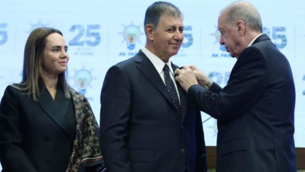 AKP'ye geçen Cemil Tugay kendini savundu: Israrcı oldular