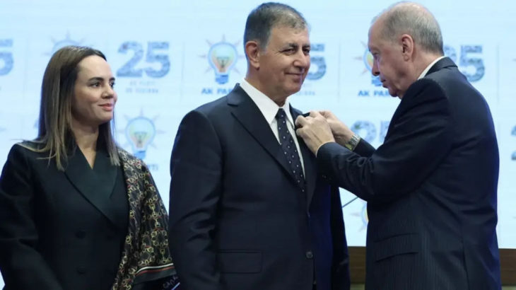 AKP'ye geçen Cemil Tugay kendini savundu: Israrcı oldular
